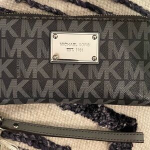 Michael Kors Black and Gray Jet Set Wallet w/ strap Zip around Silver Hardware